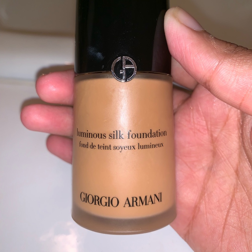Giorgio Armani Luminous Silk foundation